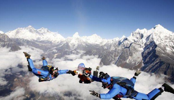 Šuoliai su parašiutu ant Everesto kalno